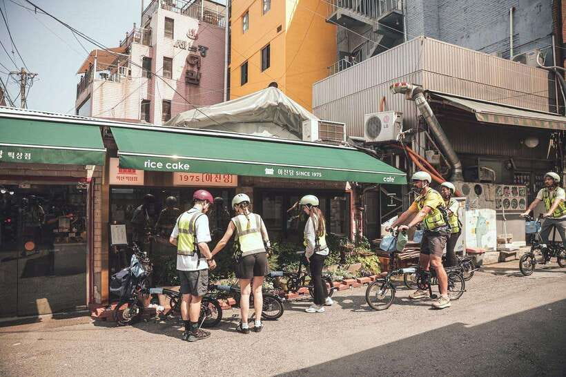 Seoul: Afternoon Ebike tour and "Happy Hour" food and drinks - Starting at Jongno Boulevard