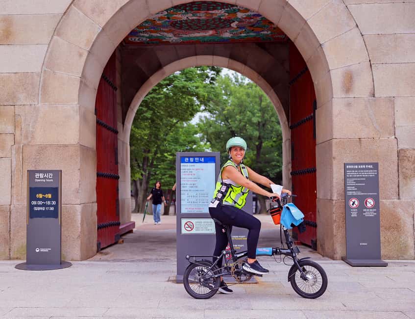 Seoul: City Highlights eBike Tour - Insadong, Jogyesa Temple, and a final riverside ride
