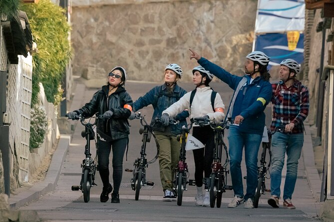Seoul E-bike Tour - The Blue House and Seoul’s political story