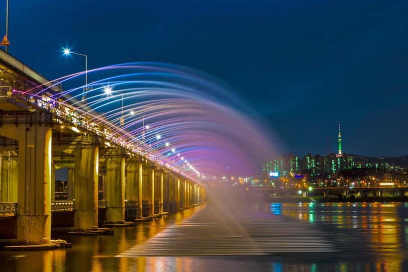 Seoul: Han River Sunset Bike Tour with Rainbow Fountain Show - Nodeul Island’s broad river views