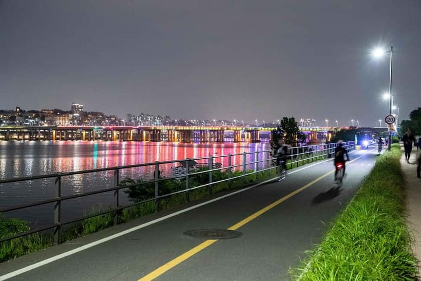 Seoul: Han River Sunset Bike Tour with Rainbow Fountain Show - Timing, cancellations, and the real value