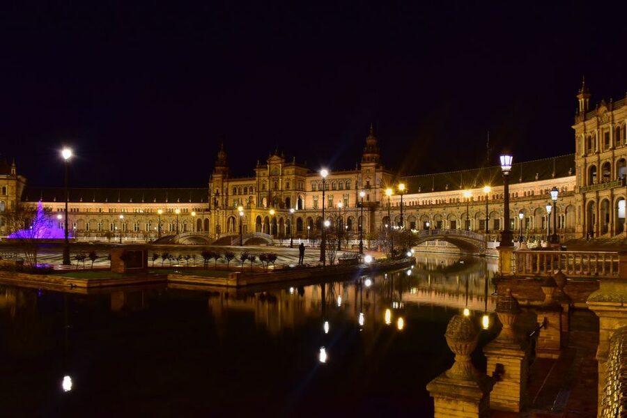 Seville: 2.5-Hour Evening Electric Bike Tour - Maria Luisa Park, Plaza de España, and Plaza América