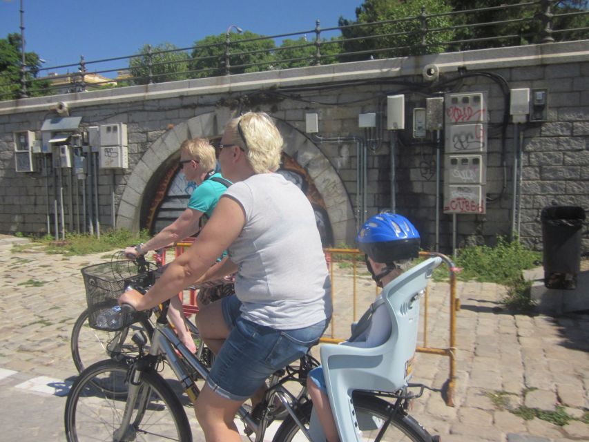 Seville: Highlights City Bike Tour - The guide and the rhythm of the ride