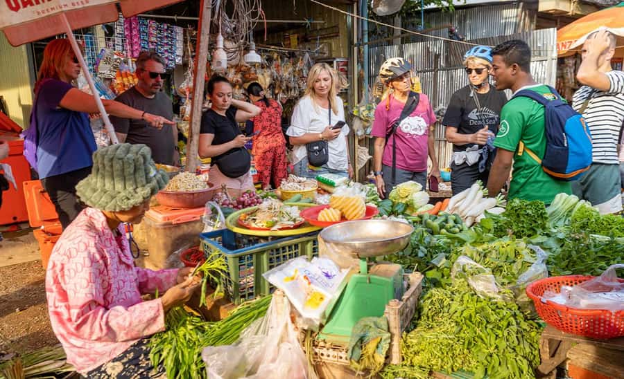 Siem Reap: Guided Countryside Bike Tour - Mushroom farms, rice wine, and working farms
