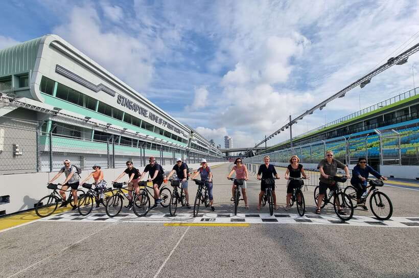 Singapore: Historical Half-Day Bike Tour - Chinatown and the local coffee break
