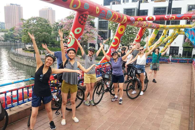 Singapore: Historical Half-Day Bike Tour - Marina Bay, the Merlion, and the Formula 1 circuit