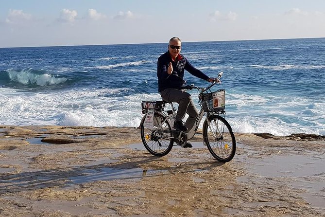 Siracusa tour on high tech bike - Cathedral Square shows Siracusa’s layered architecture