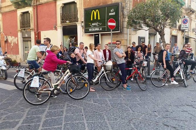 Siracusa tour on high tech bike - The marina closes the circuit with open views