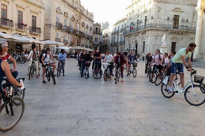 Siracusa tour on high tech bike - The Temple of Apollo gives the route an ancient beginning