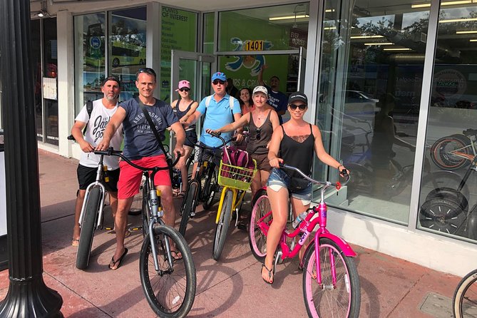 South Beach Bicycle Rental - Following the beachfront toward South Pointe Park