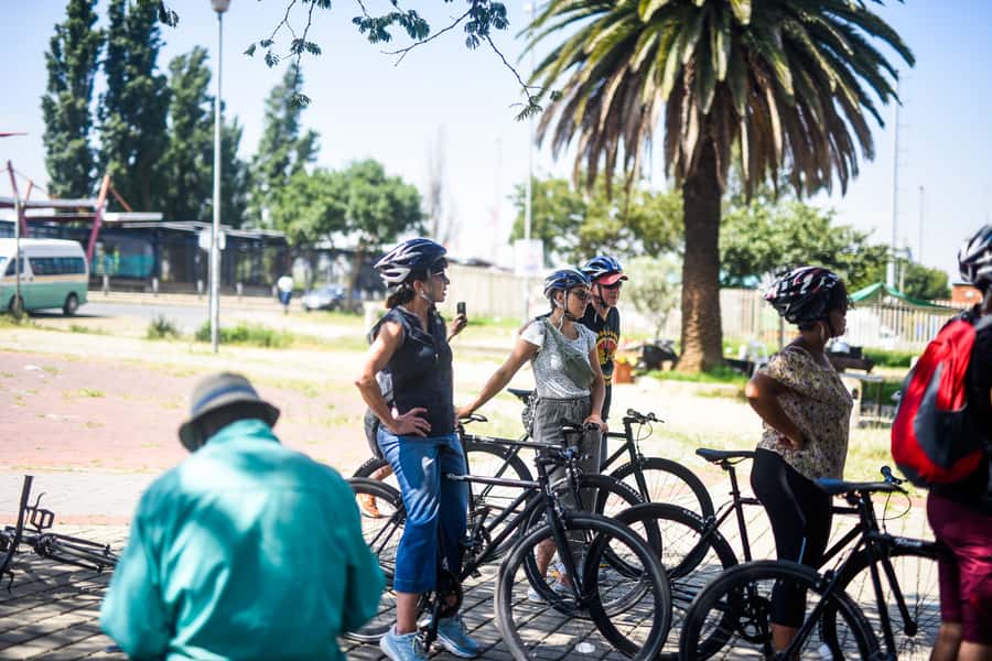 Soweto: Guided Bicycle Tour with Lunch - Kota lunch on Vilakazi Street