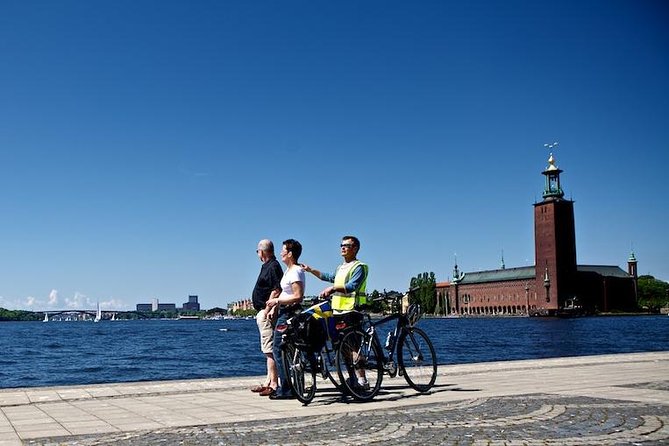 Stockholm at a Glance Bike Tour - A stop for coffee and a taste of local rhythm