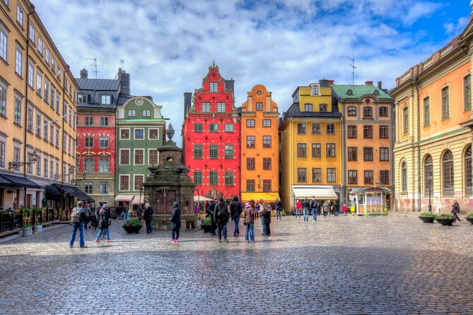 Stockholm's Best Bike Tour! - City Hall, Riddarholmen, and the first water views