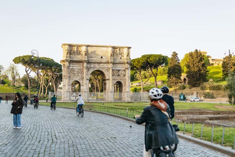 Sunrise in Rome: Small Group E-Bike Tour & Italian breakfast - What the guides add to the ride