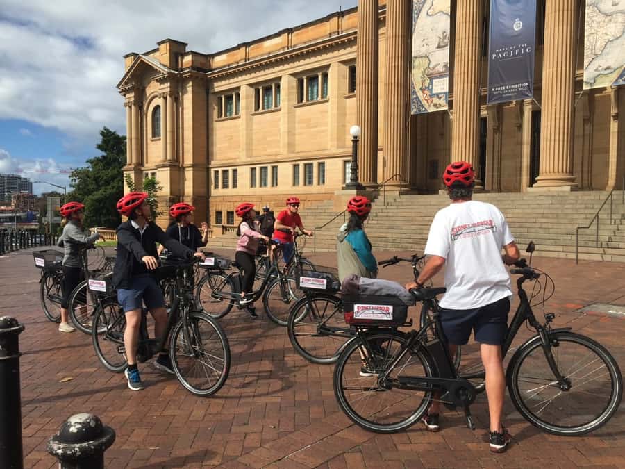 Sydney: Guided Harbour E-Bike Tour - Starting in Darlinghurst and entering the Domain