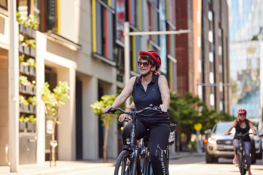 Sydney: Guided Harbour E-Bike Tour - Lavender Bay, a snack stop, and room to pause