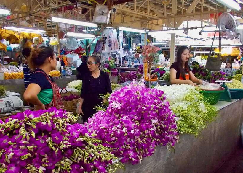 Thai culture and Bangkok local life guided bike tour - Across the River to Temple Grounds