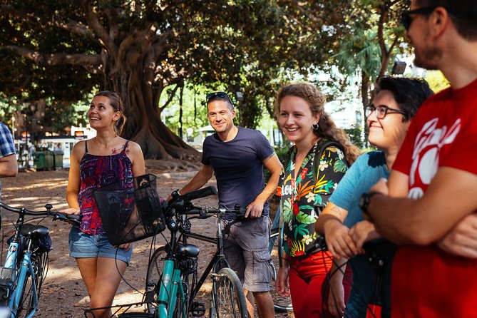 The Beauty of Valencia by Bike: Private Tour - City of Arts and Sciences from a bicycle