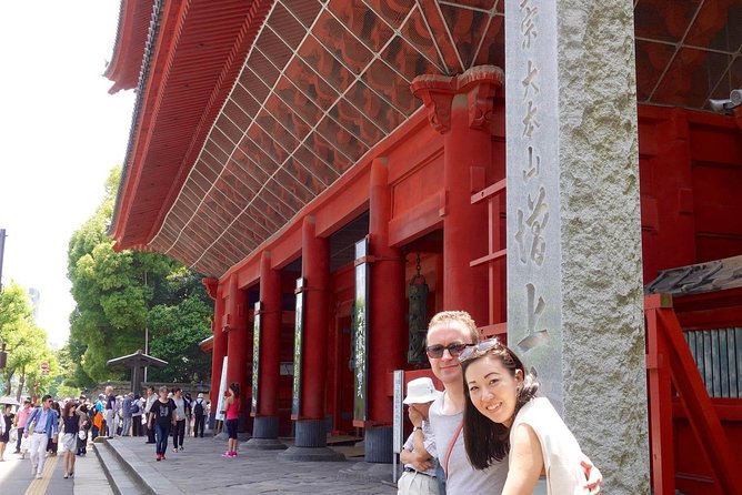 Tokyo Guided Small-Group Biking Tour - Buying a bento and eating beside Tokyo Bay