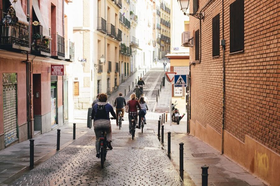 Top highlights of Madrid Bike Tour- 3hrs (e-bike optional) - Traffic, groups, and the practical trade-offs