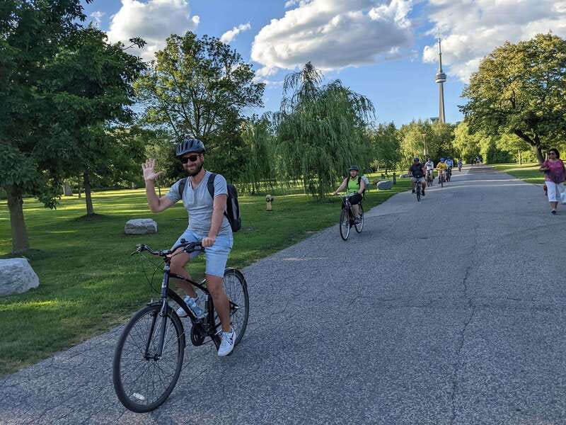 Toronto Islands: Morning or Twilight 3.5-Hour Bike Tour - Morning or twilight: choosing the better departure