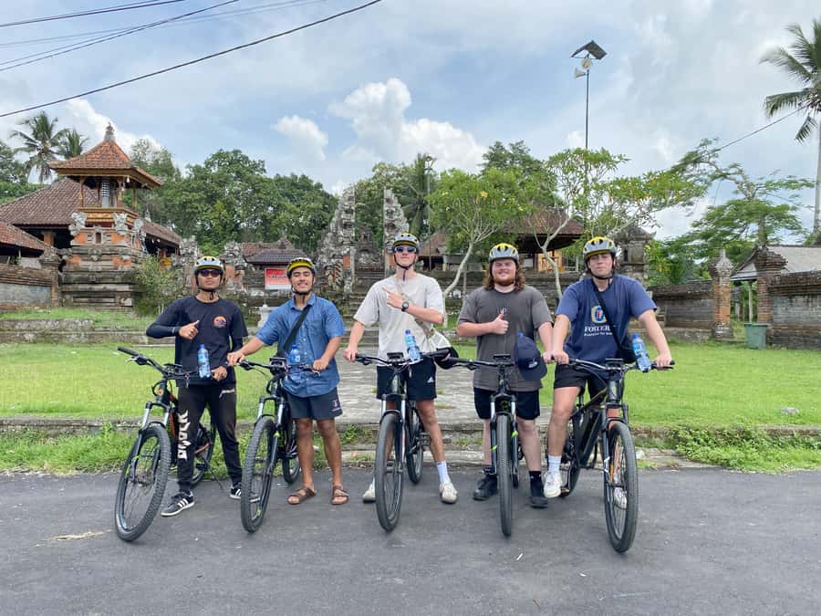 Ubud: Downhill Bike Tour with Rice Fields, Volcano and Meal - The bicycle ride through villages and rice fields