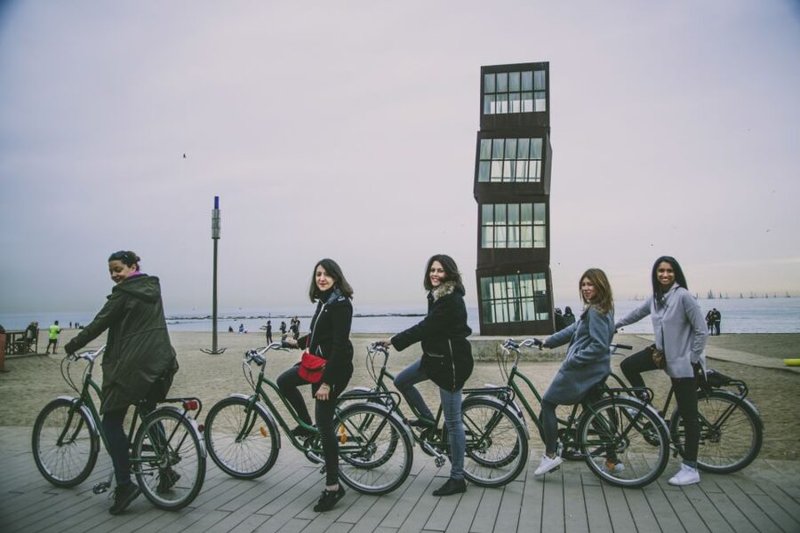 Unusual Barcelona Bike Tour in French - Culture, Catalan history, and a critical local view