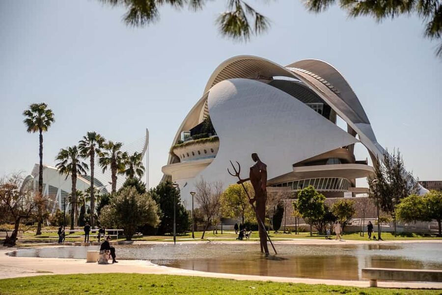 Valencia Bike Tours: City Highlights - The City of Arts and Sciences changes the view completely