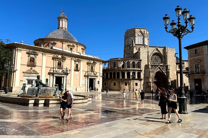 Valencia City Highlights in Guided Bike or E-Bike Tour - How the guides shape the experience