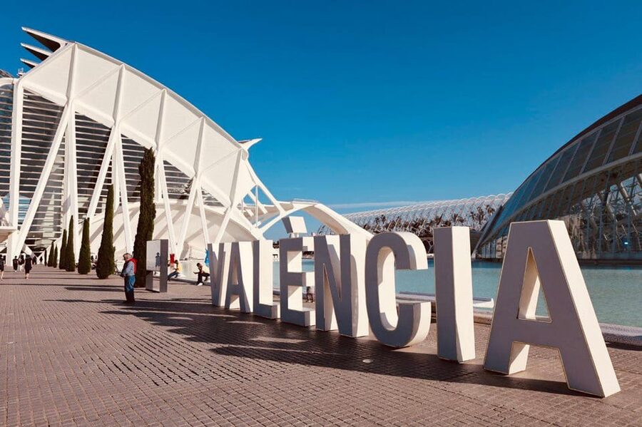 Valencia: Top 25 Highlights Guided Bike Tour - Why a bike is a smart way to see Valencia