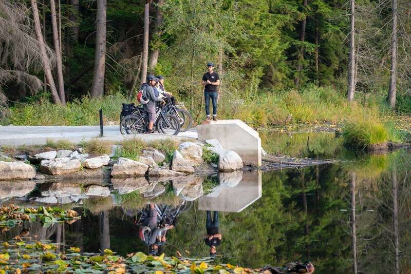 Vancouver: Guided Bike Tour - Coal Harbour finishes with seaplanes and marinas
