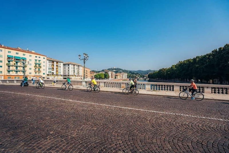 Verona e-bike tour: city center and panoramic views - Roman Verona from Arco dei Gavi to Porta Borsari
