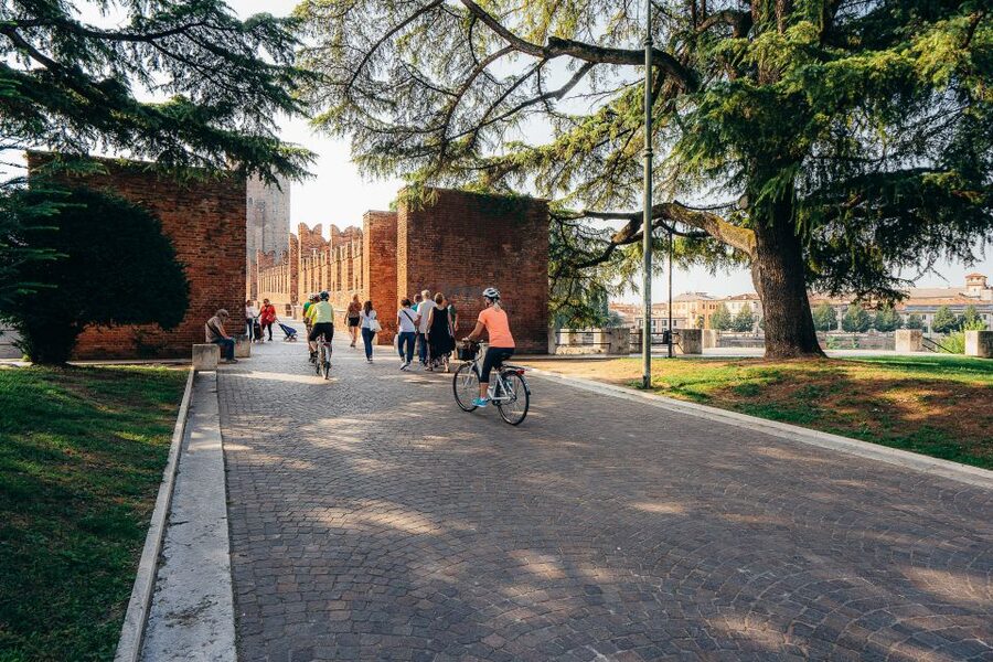 Verona e-Bike Tour: City Center and Panoramic Views - Guides who make the history easier to follow