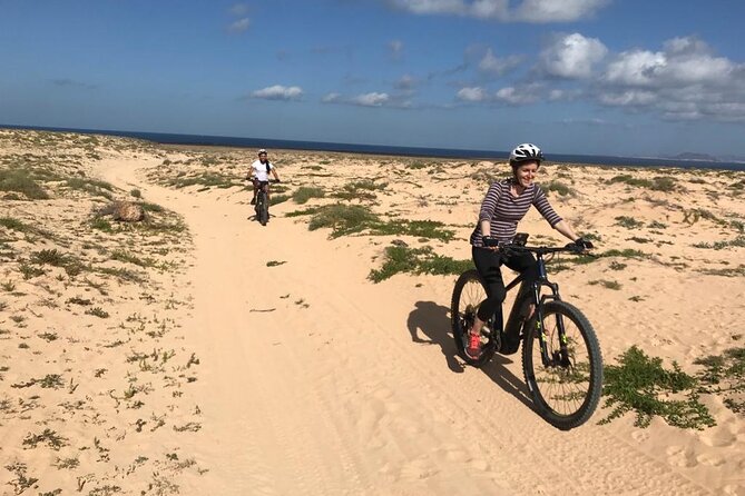 Volcanic Discovery PREMIUM eBike Tour: 35 km - A three-hour ride with a surprisingly full route