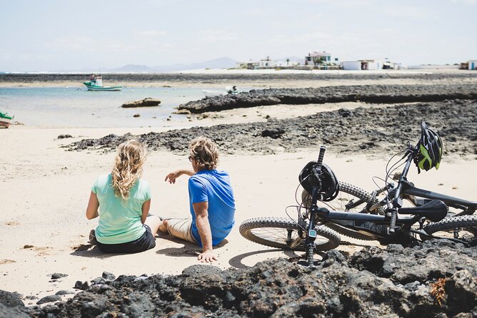 Volcanic Discovery PREMIUM eBike Tour: 35 km - Popcorn Beach, a strange and photogenic finish to the coast