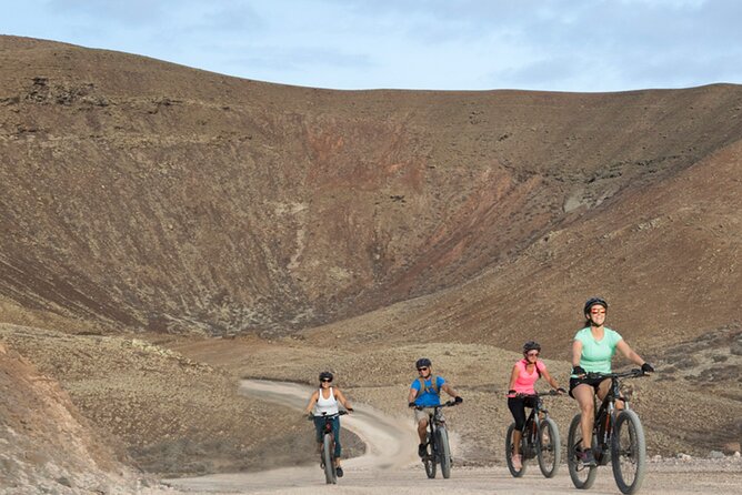 Volcanic Discovery PREMIUM eBike Tour: 35 km - Price, group size, and what you receive