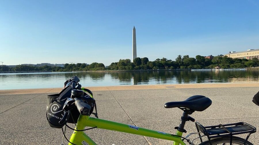 Washington DC: Monuments and Memorials Bike Tour - World War II Memorial and Washington Monument