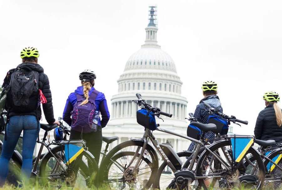 Washington DC: Monuments and Memorials Bike Tour - Smithsonian Castle and the ride back