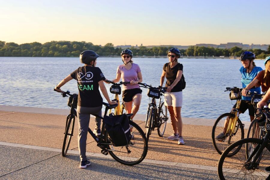 Washington DC: Monuments and Memorials Bike Tour - Starting at 801 D Street NW