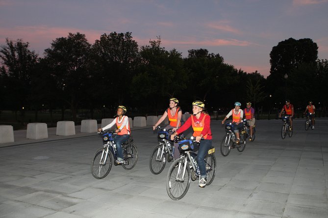 Washington DC Sites at Night Guided Bicycle Tour - WWII Memorial and Constitution Gardens